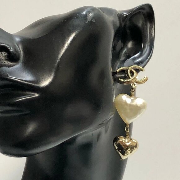 CHANEL CC Logos Pearl Drop Heart Stud Earrings Gold Tone B22C Auth w/Box #7511 - Picture 2 of 9